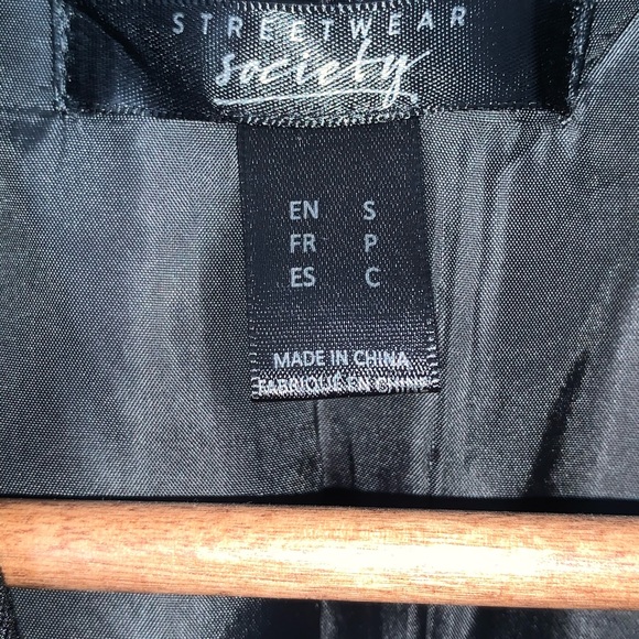 Street Wear - Picture 5 of 7